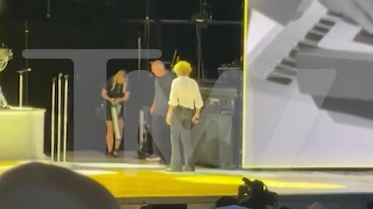 Rod Stewart necesitó una bombona de oxígeno durante su concierto en UTAH.