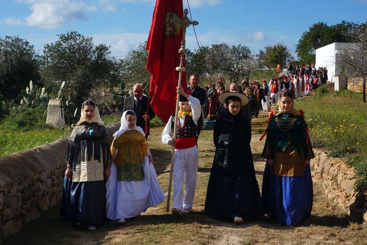 Santa Agnès se viste de gala hoy para celebrar su día grande, con la tradición y la música disco como principales protagonistas.