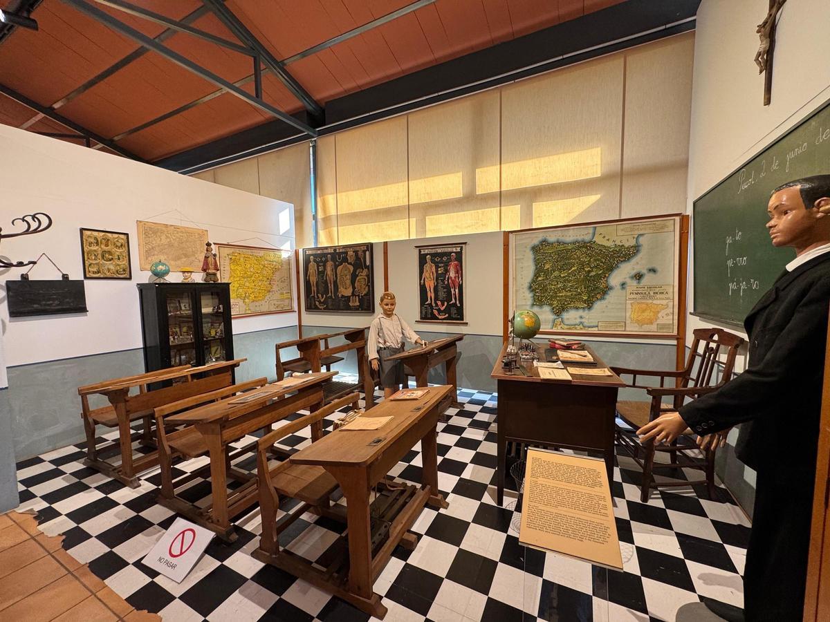 Aula escolar que se muestra en el Museo de Puçol de Elche, Patrimonio de la Humanidad de la Unesco