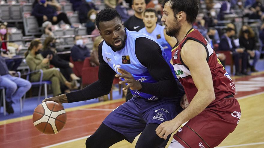 El Liberbank Oviedo Baloncesto pierde 72-68 en Granada y pone fin a su racha de seis victorias seguidas