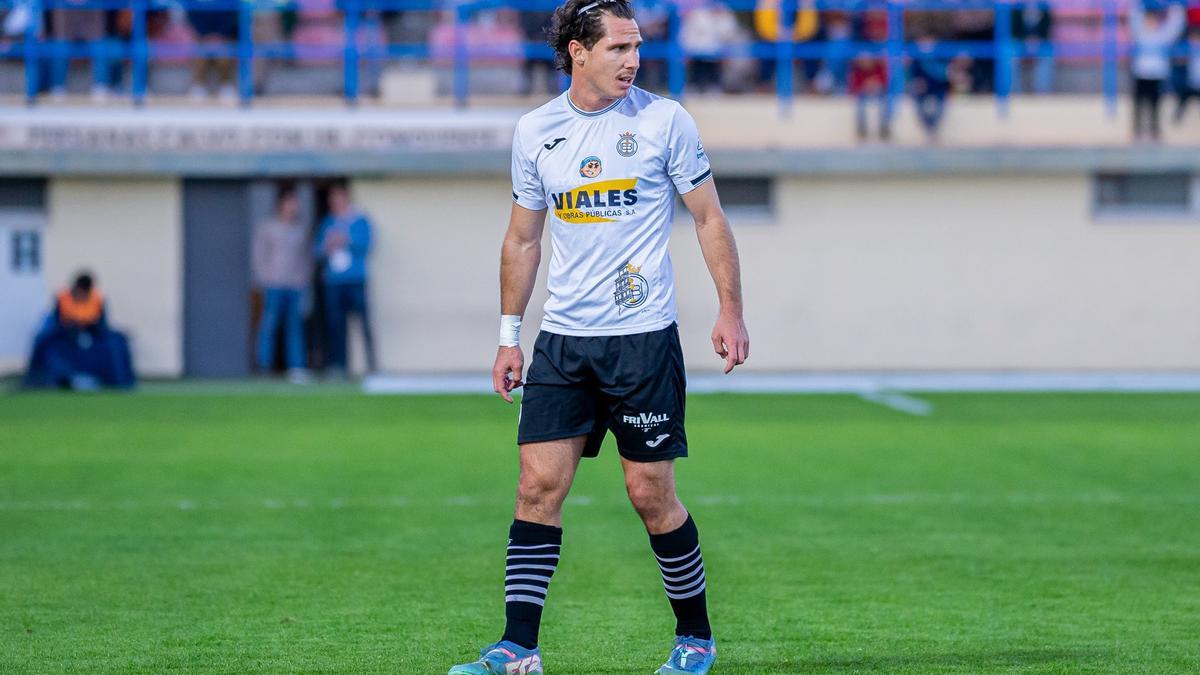 Nacho Ruiz con la camiseta del Conquense