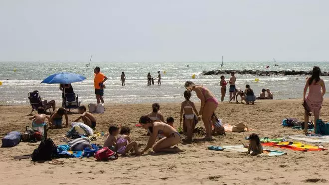 Castellón busca familias de acogida: más de 180 menores de edad necesitan un hogar temporal