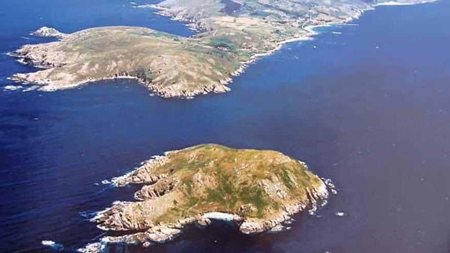 Una vista aérea del archipiélago, con las islas de Ons y Onza.  // Gonzalo Núñez