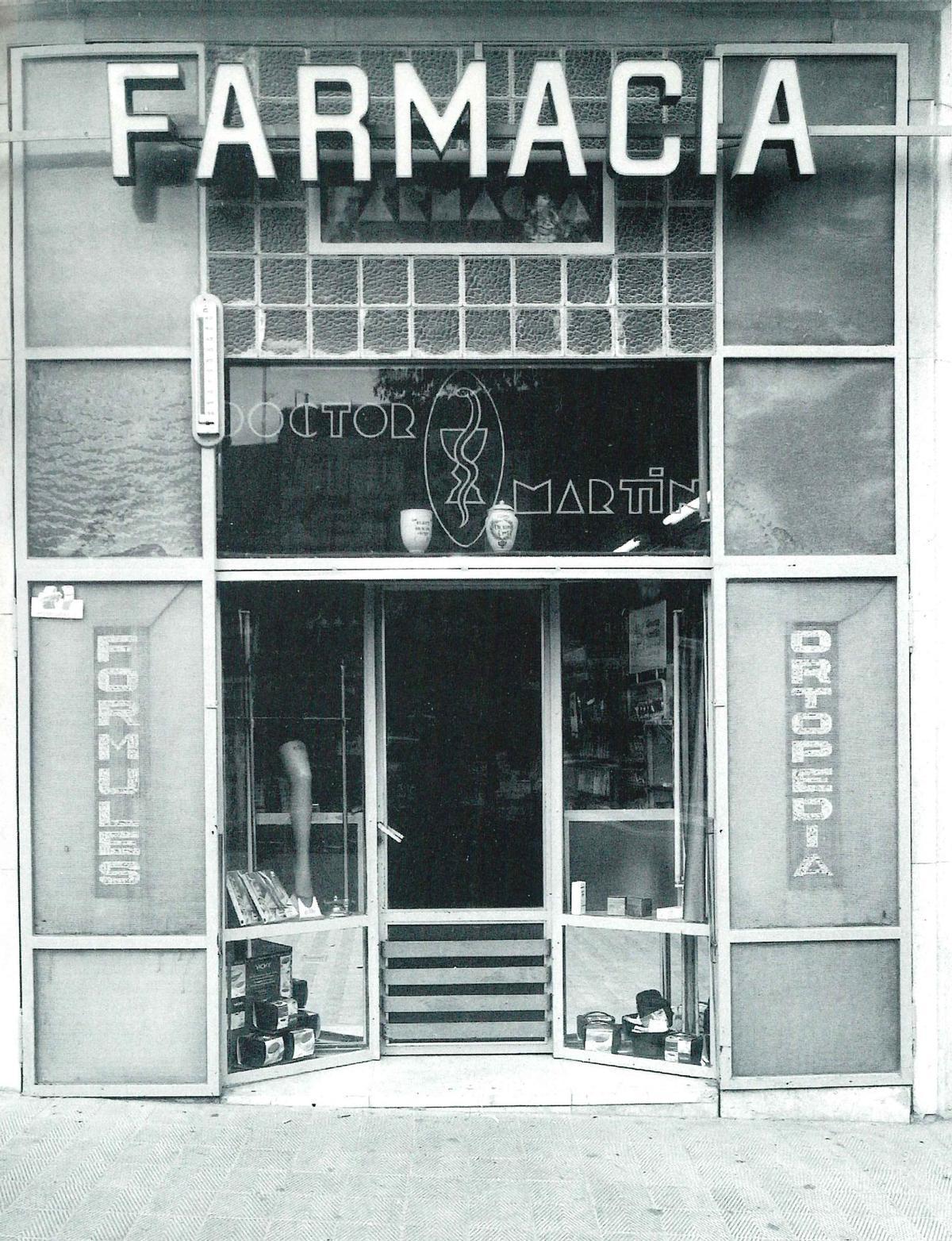 Façana de la farmàcia de Ricard Martín, a la Rambla, obra de Martínez