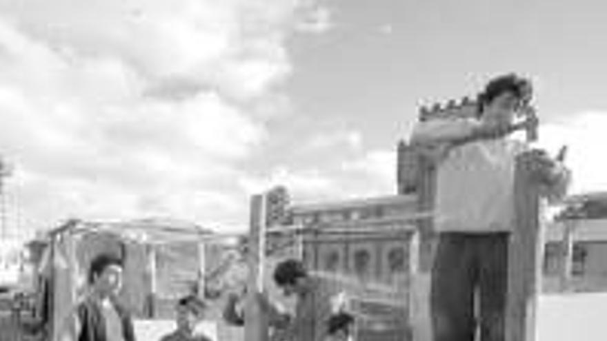 Familias gitanas levantan chabolas en Aldea Moret para exigir pisos sociales
