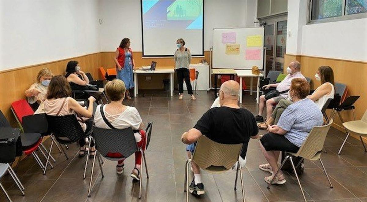 Imparteixen tallers de suport emocional a cuidadors de persones amb dependència de Santa Coloma