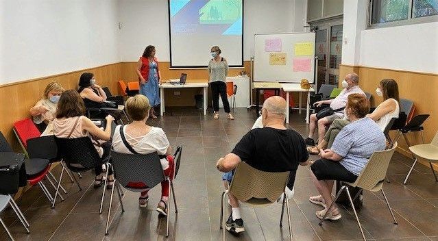 La Cruz Roja del Barcelonès Nord imparte talleres de apoyo emocional a los cuidadores de personas con dependencia.