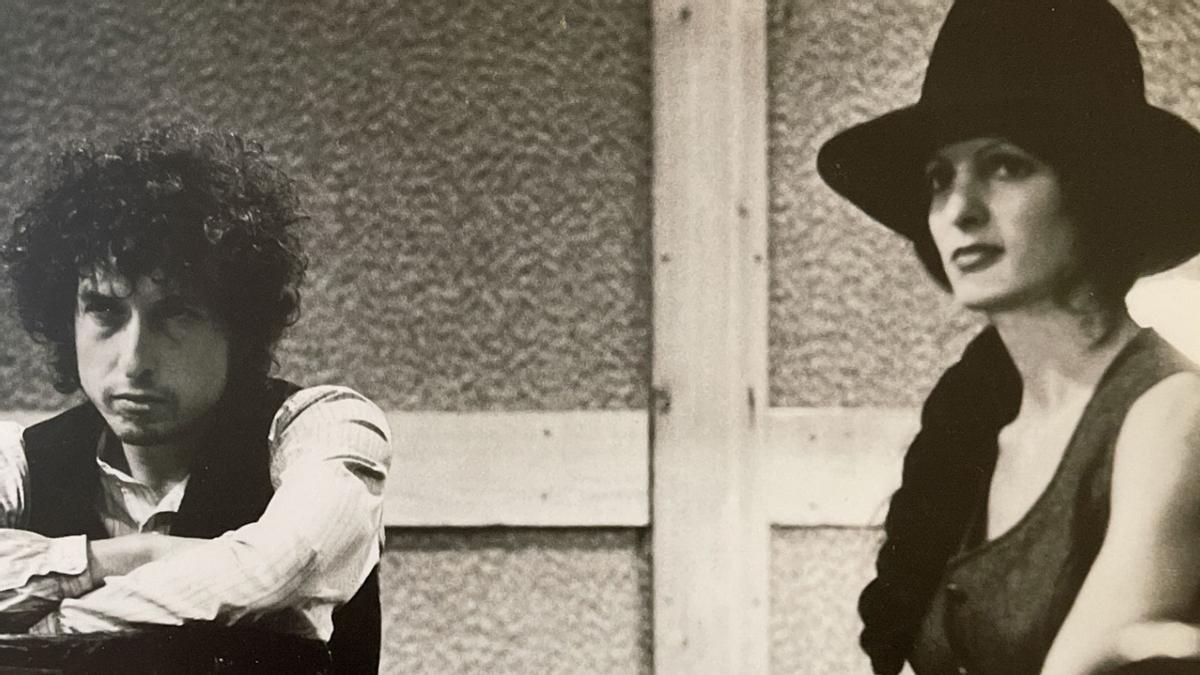 Bob Dylan y Scarlet Rivera.