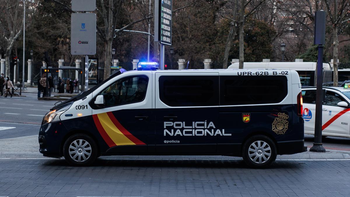 Un coche de Policía Nacional en Atocha.
