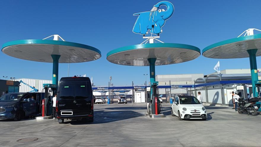 Así es el nuevo centro de servicios más completo de Ibiza: gasolinera 24h, lavado de coches, tienda sin cajeros, lavandería y punto para caravanas