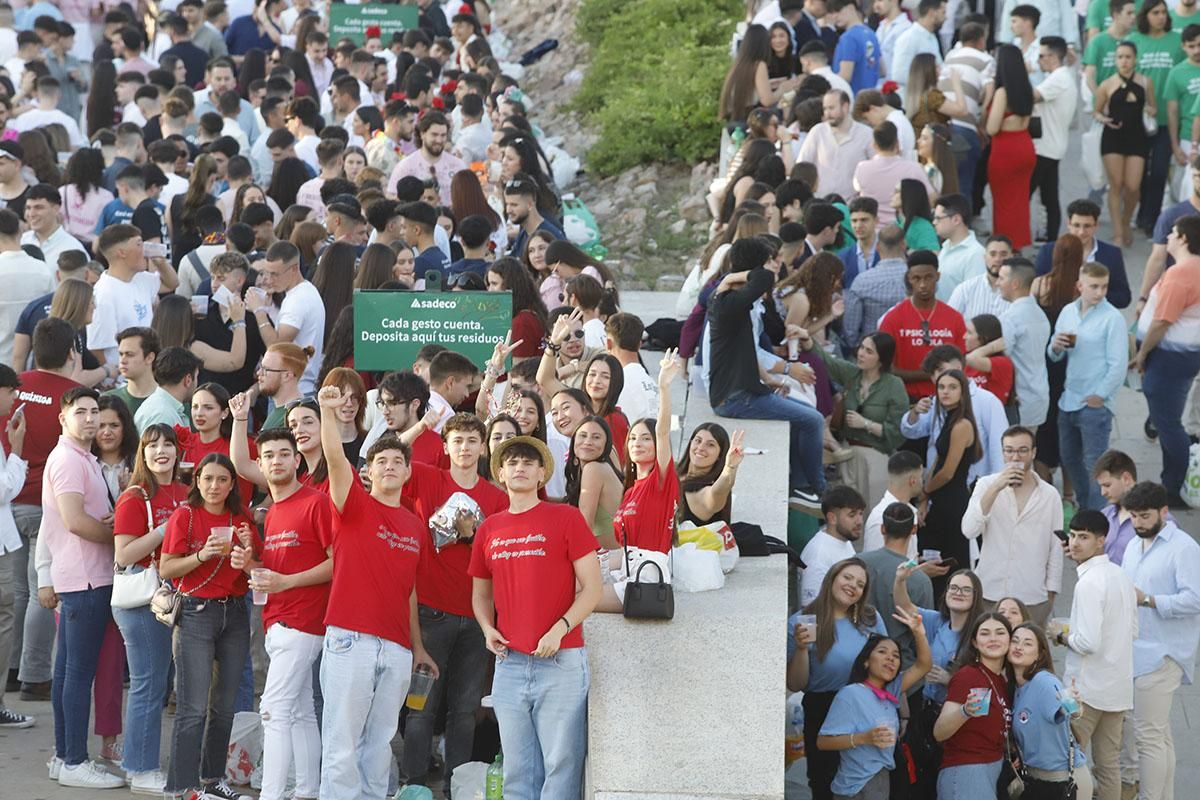 El botellón en el Balcón del Guadalquivir, en imágenes