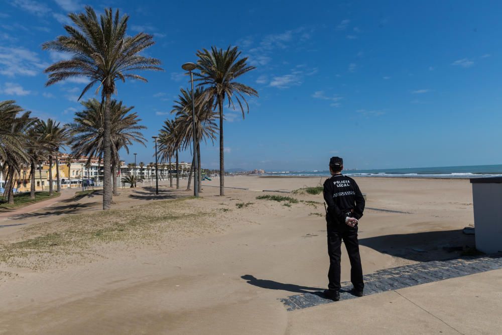 La playa de València es un desierto