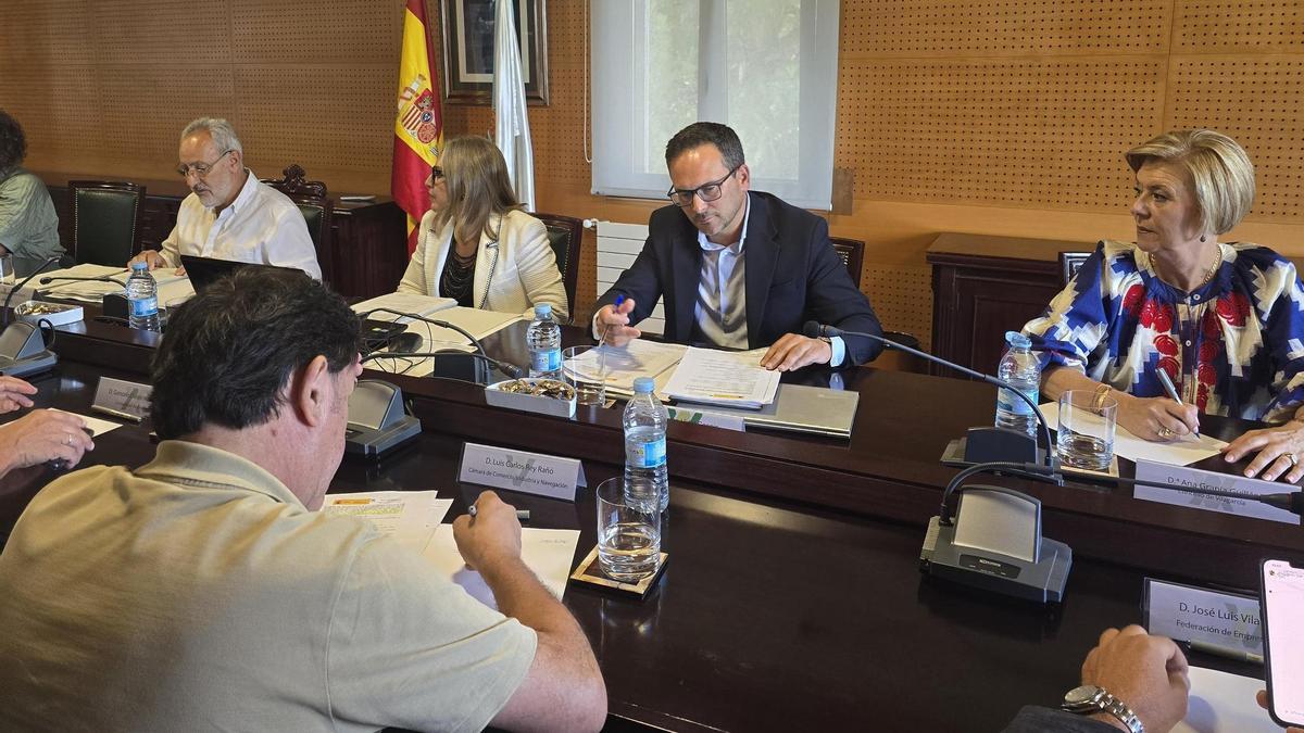 La reunión del consejo de administración, al que ya se incorporó el nuevo capitán marítimo de Vilagarcía de Arousa, Álvaro Vidal Casáis.