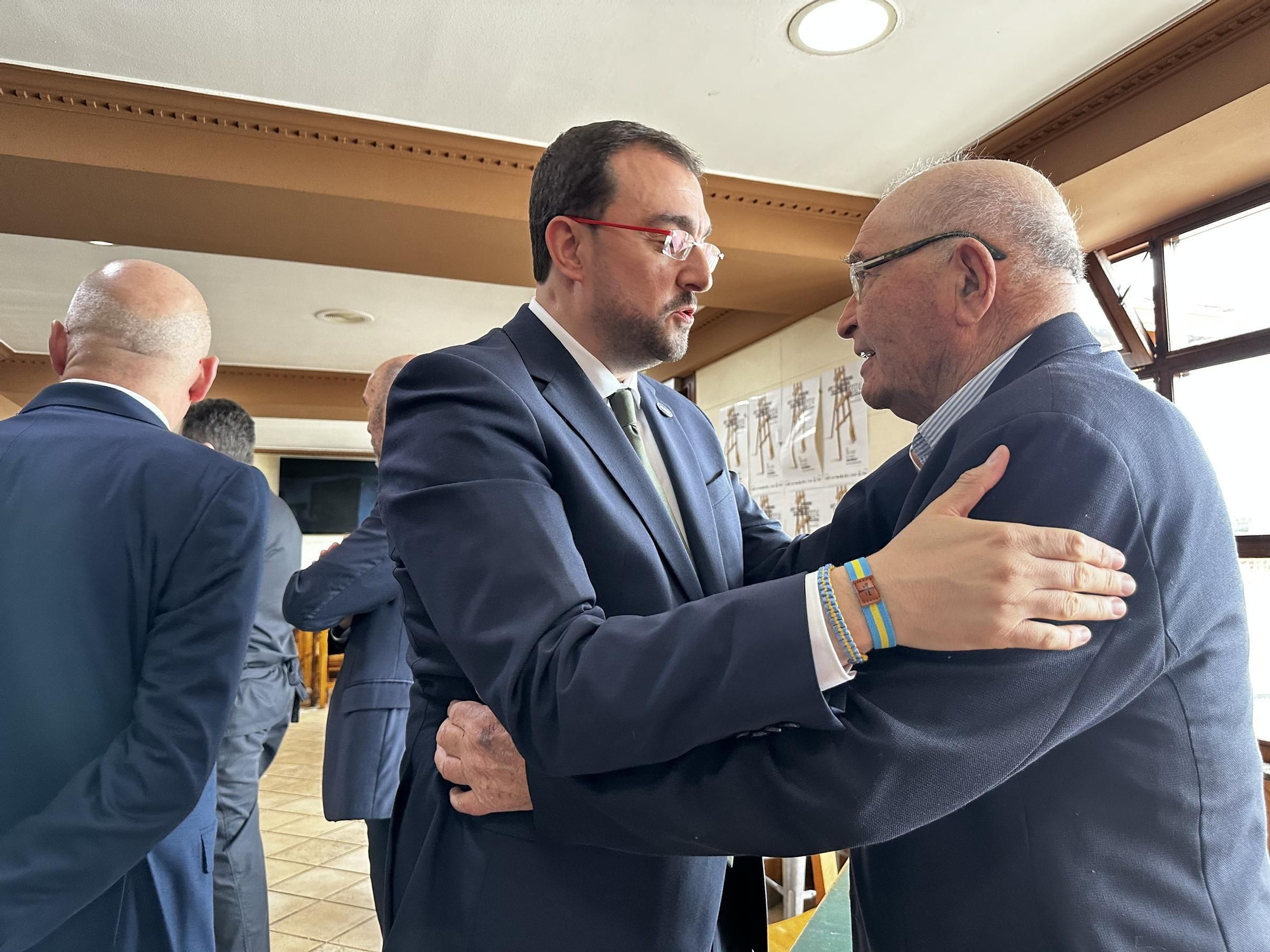 EN IMÁGENES: El homenaje póstumo al hostelero Álvaro López en su casa y coincidiendo con la Bienal de Arte