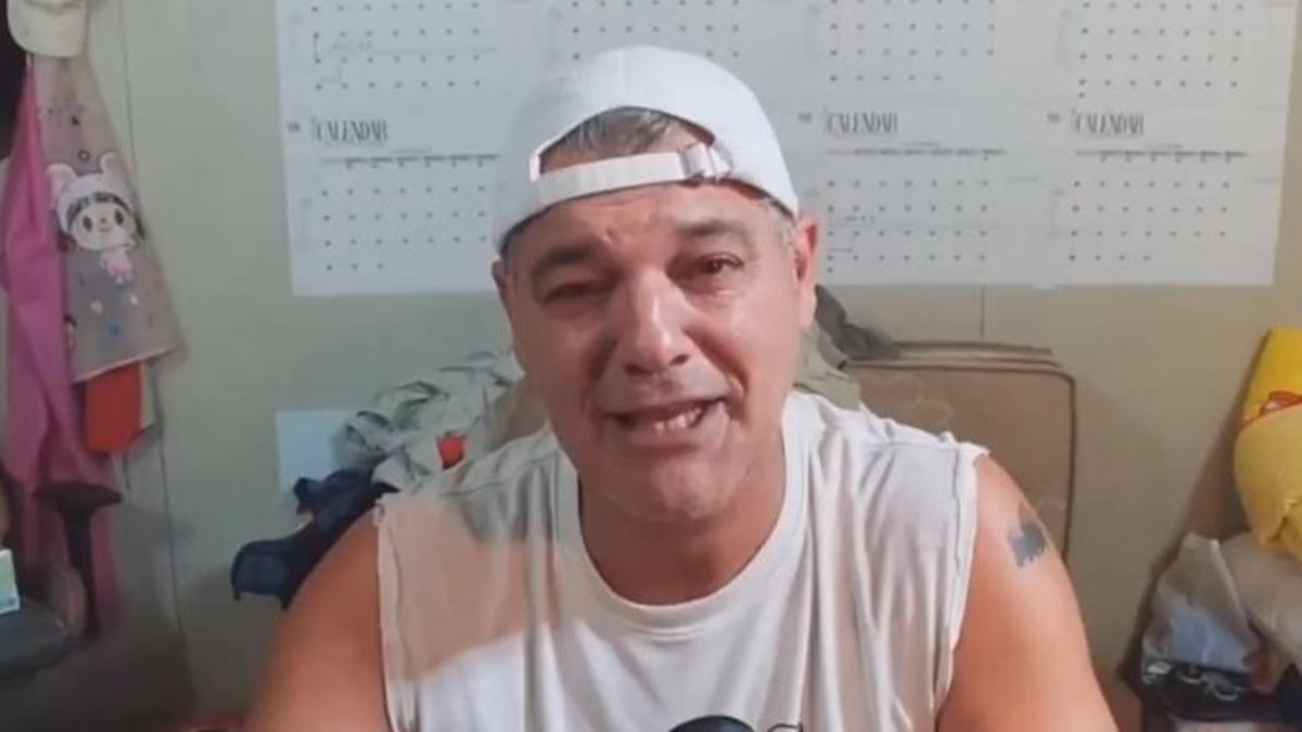 Frank Cuesta llorando tras ser acusado por estafa y maltrato animal