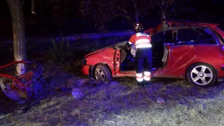 Un conductor, grave tras chocar con un árbol cerca de Monreal del Campo