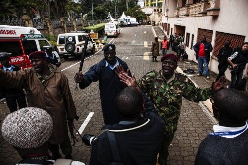 CONTINÚAN UN INTENSO TIROTEO EN CENTRO COMERCIAL OCUPADO EN NAIROBI