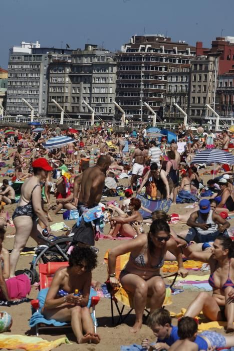 Playa de Poniente en Gijón