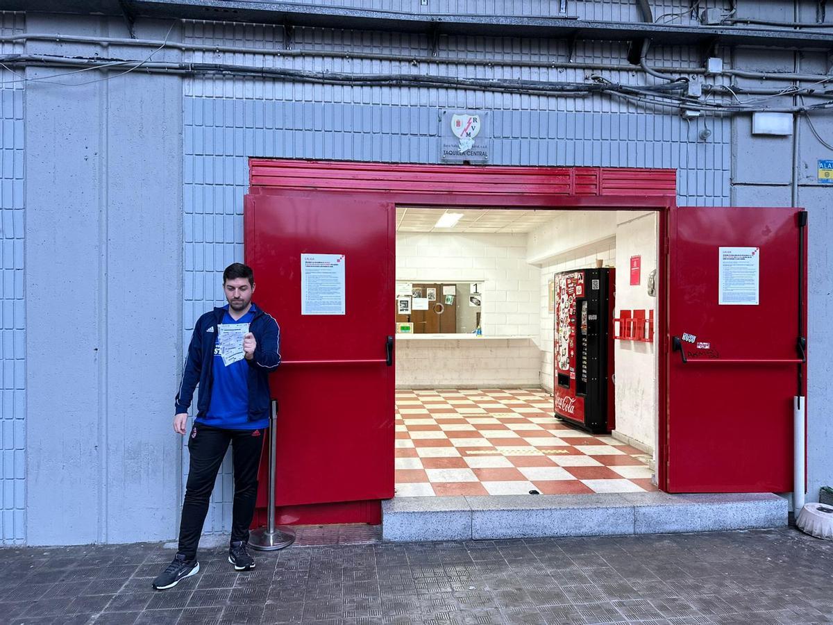EN IMÁGENES: Así está el estadio del Rayo Vallecano tras la anulación del partido del Real Oviedo