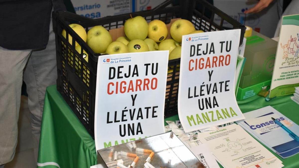 La propuesta del Hospital de la Princesa de intercambiar cigarros por manzanas.