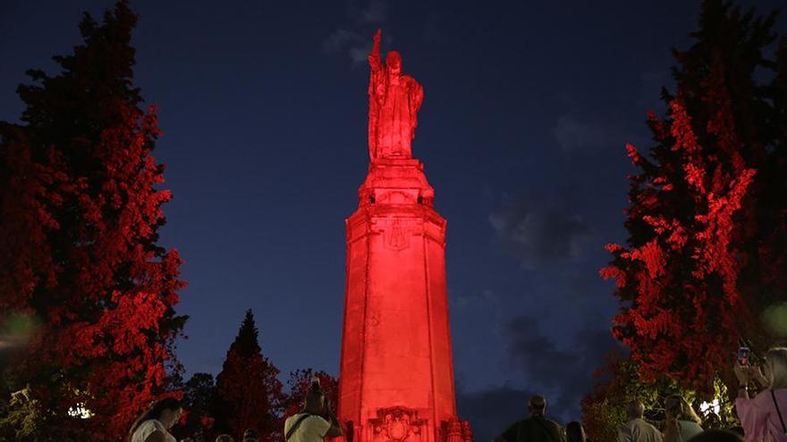 El Sagrado Corazón se tiñe de rojo en defensa de la libertad religiosa