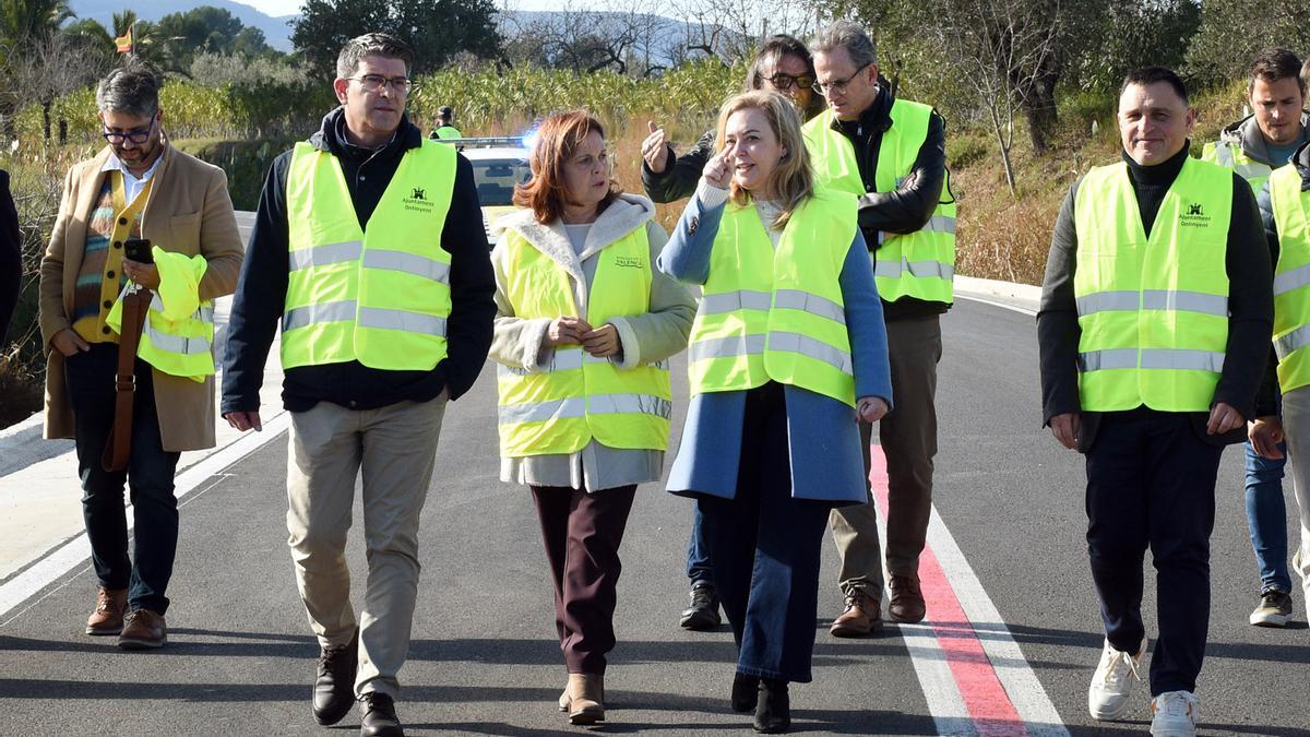 El alcalde Jorge Rodríguez, la diputada Mazzolari, Natàlia Enguix y Óscar Borrell.