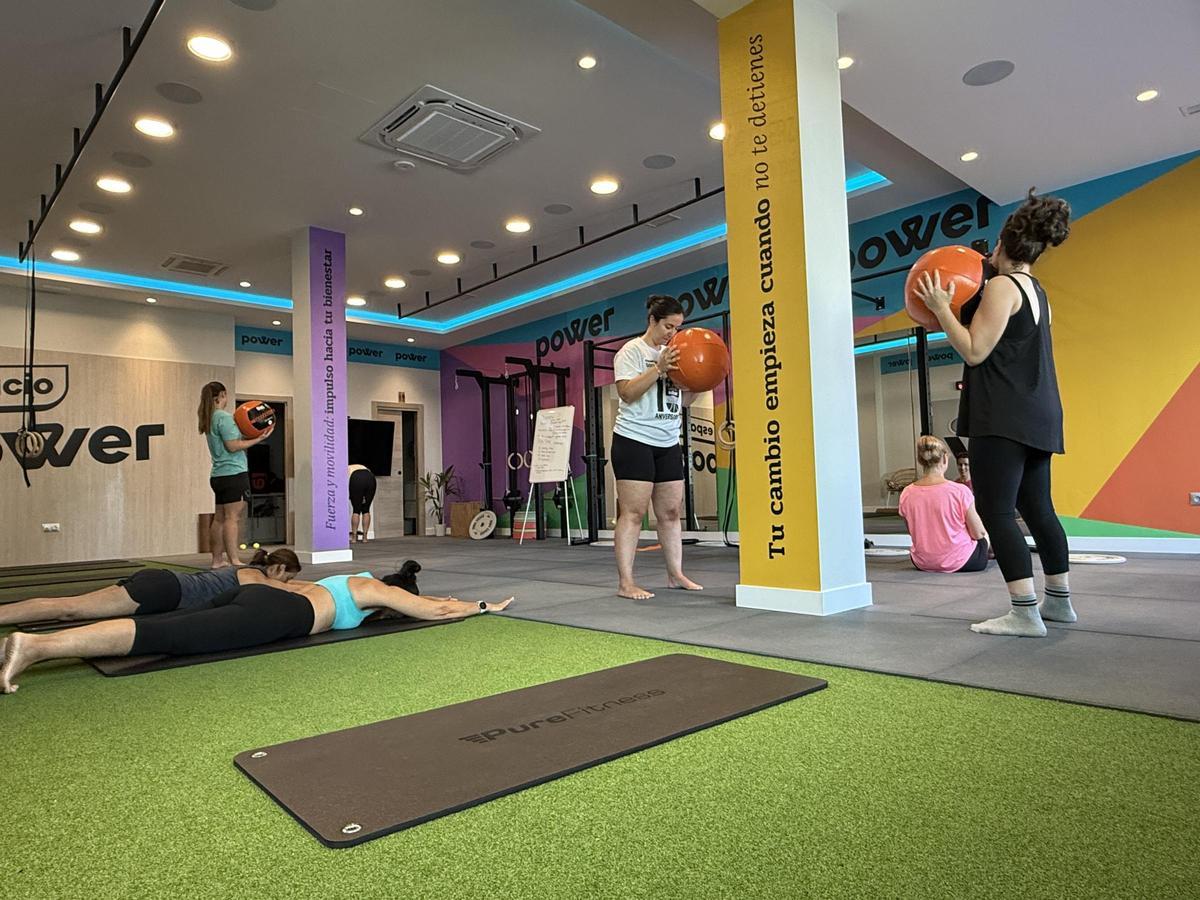 Ejercicio funcional respetando el suelo pélvico en Espacio Power