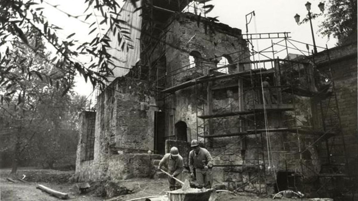 Escuela-taller para el arreglo de la noria de la Albolafia en los años 90.