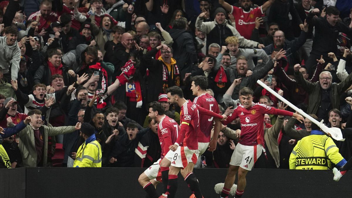 Resumen, goles y highlights del Manchester United 5 - 4 Lyon de la vuelta de los cuartos de final de la Europa League