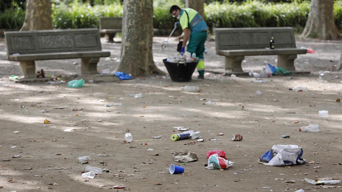 Segon dijous de "botellon" a la Devesa