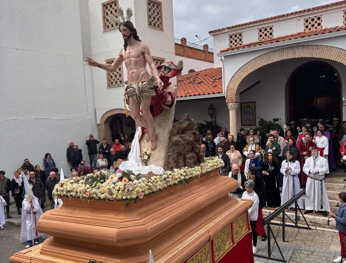 Procesión del Resucitado de Doña Mencía.