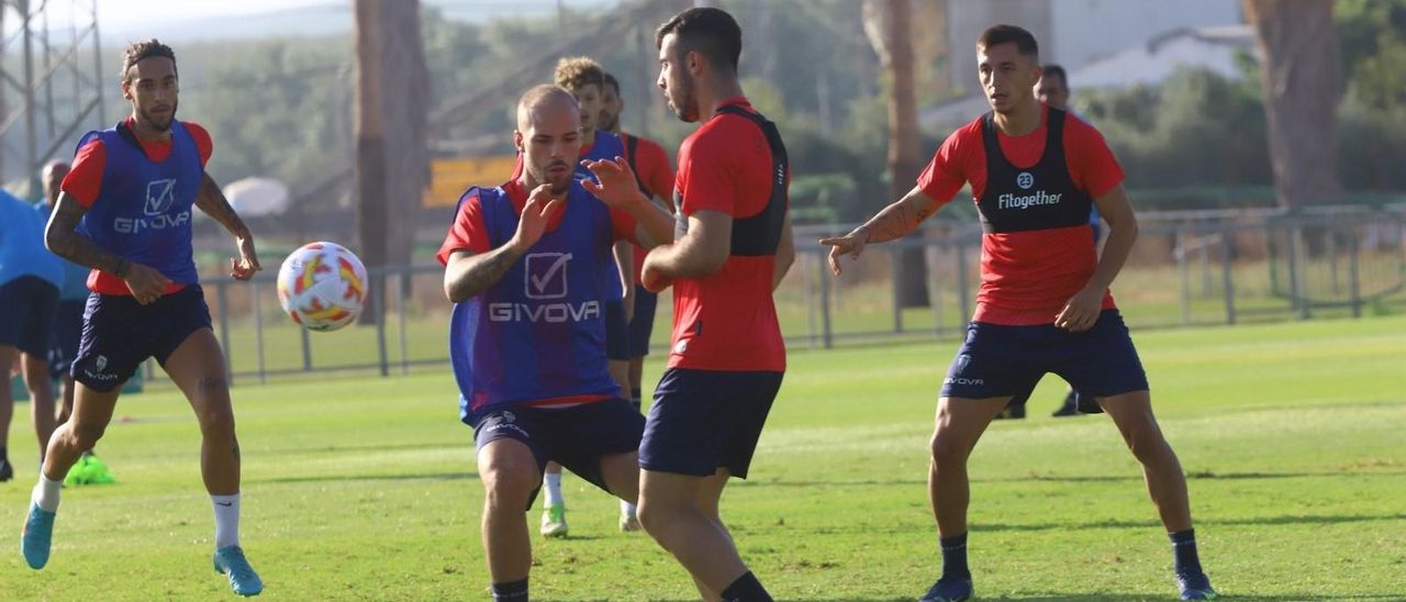 Sergio Benito y Carlos Puga, durante un lance de una sesión en la Ciudad Deportiva.