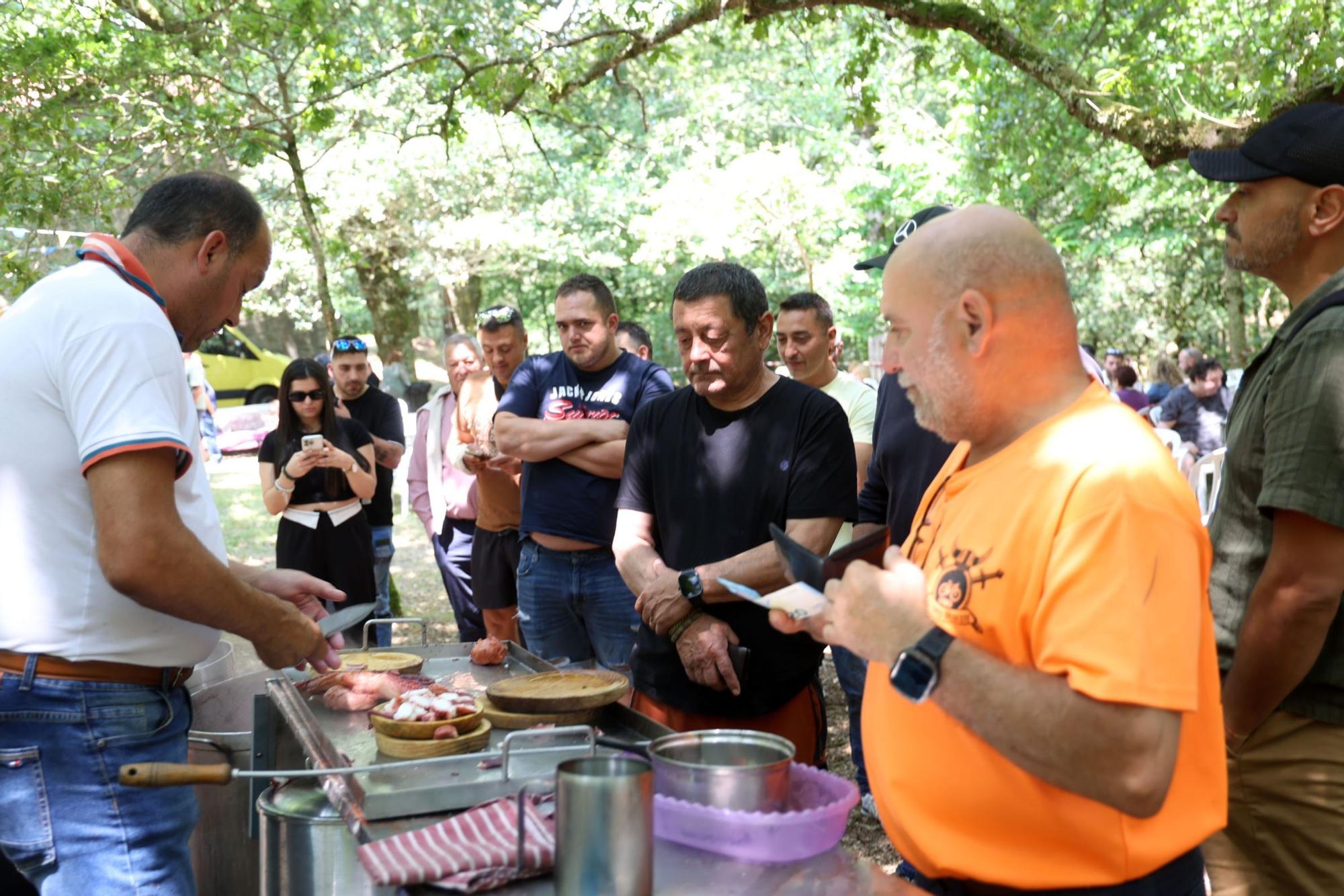 Así se vive la tradicional romería de San Cibrán en Catoira.