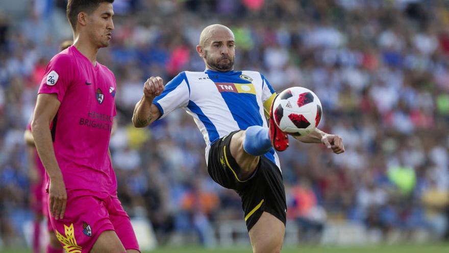 Chechu tuvo en sus botas el 2-1, pero a su remate le faltó dirección esfumándose así una de las pocas oportunidades blanquiazules.