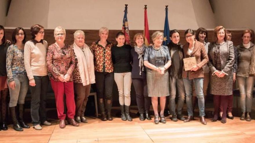 La doctora Anna Lluch recibe el premio Clara Campoamor