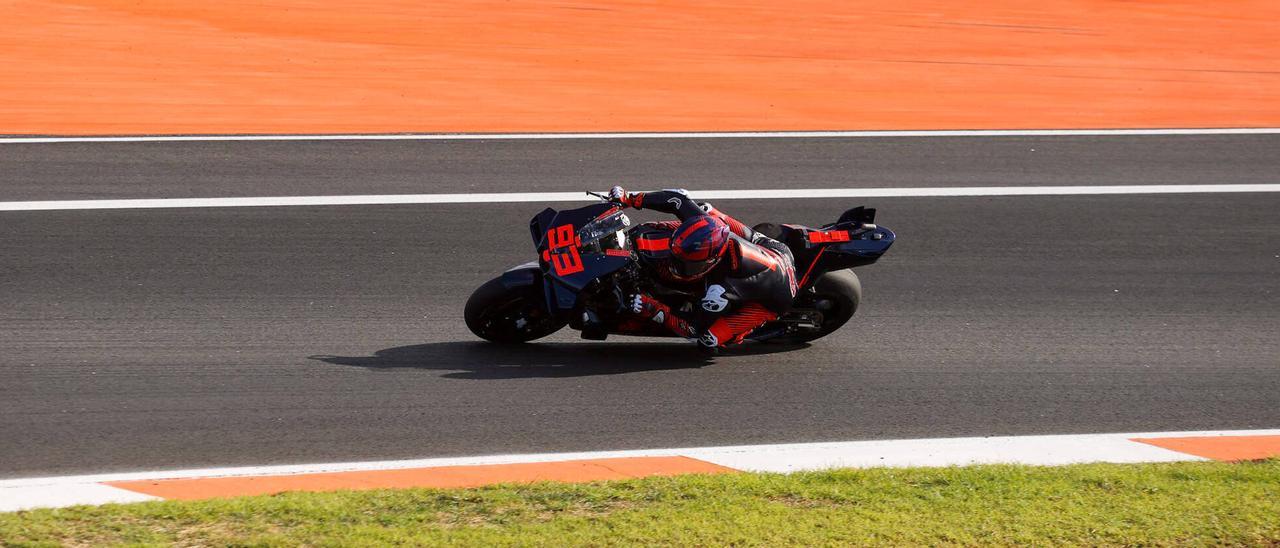 Primeras imágenes de Marc Márquez entrenando con la Ducati en Cheste