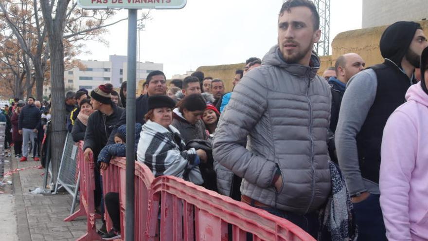 Colas para retirar las entradas hoy