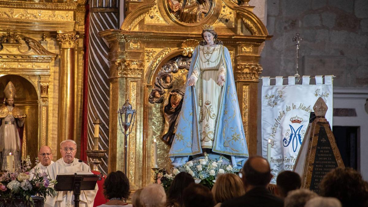 La imagen del Amor Hermoso en una celebración.