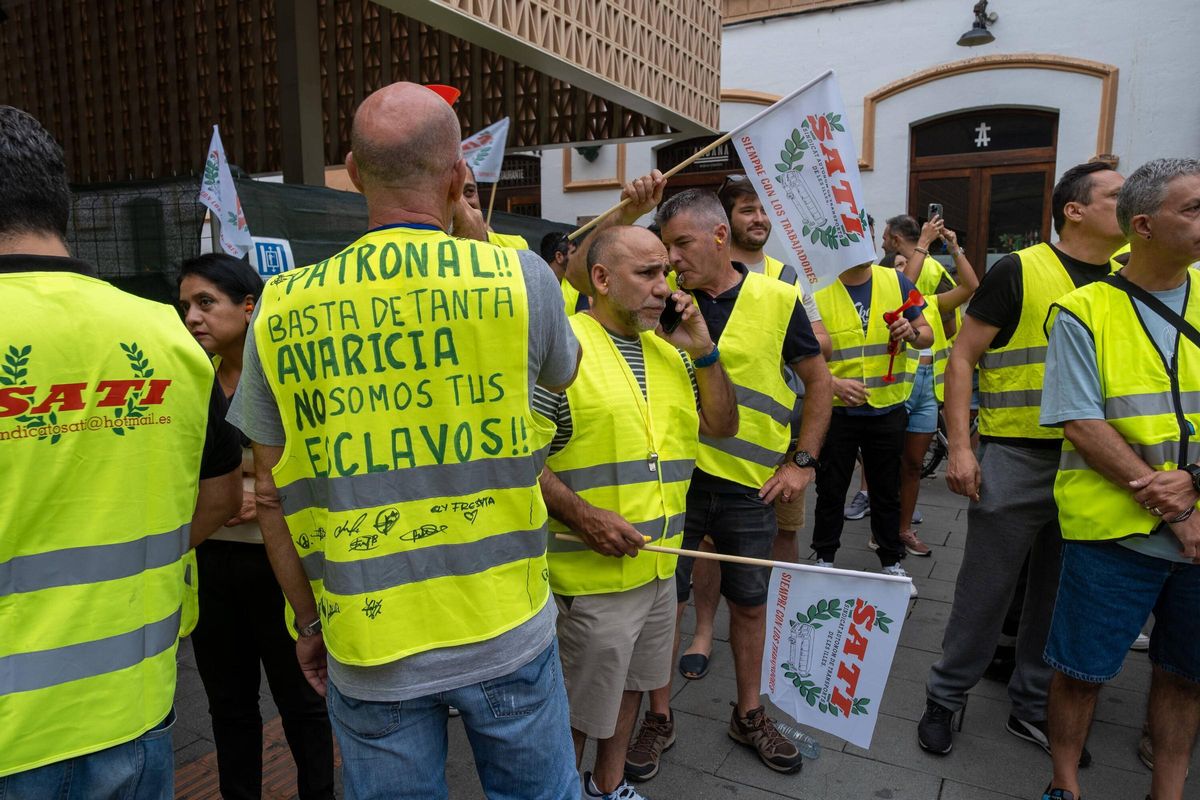 Trabajadores del TIB durante los paros