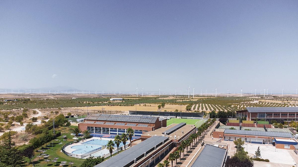 Complejo deportivo donde se ubican las piscinas cubiertas.