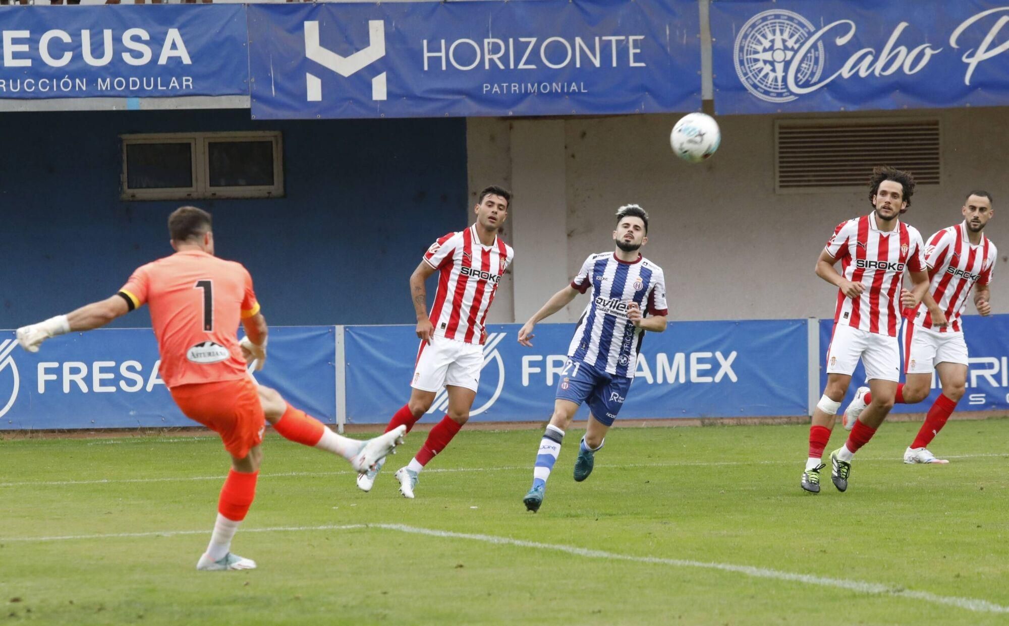 EN IMÁGENES: Partido amistoso entre Real Avilés y Real Sporting
