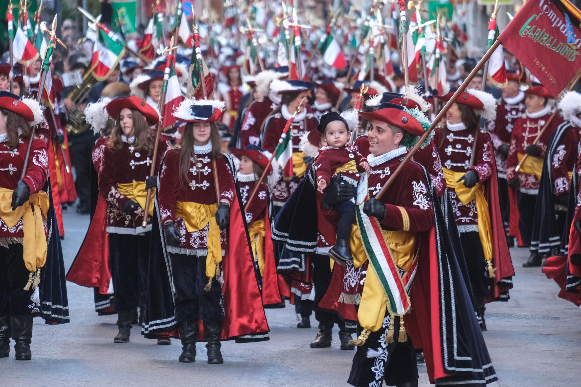 Así ha sido La Entrada en la vuelta de las fiestas de Moros y Cristianos de Sax