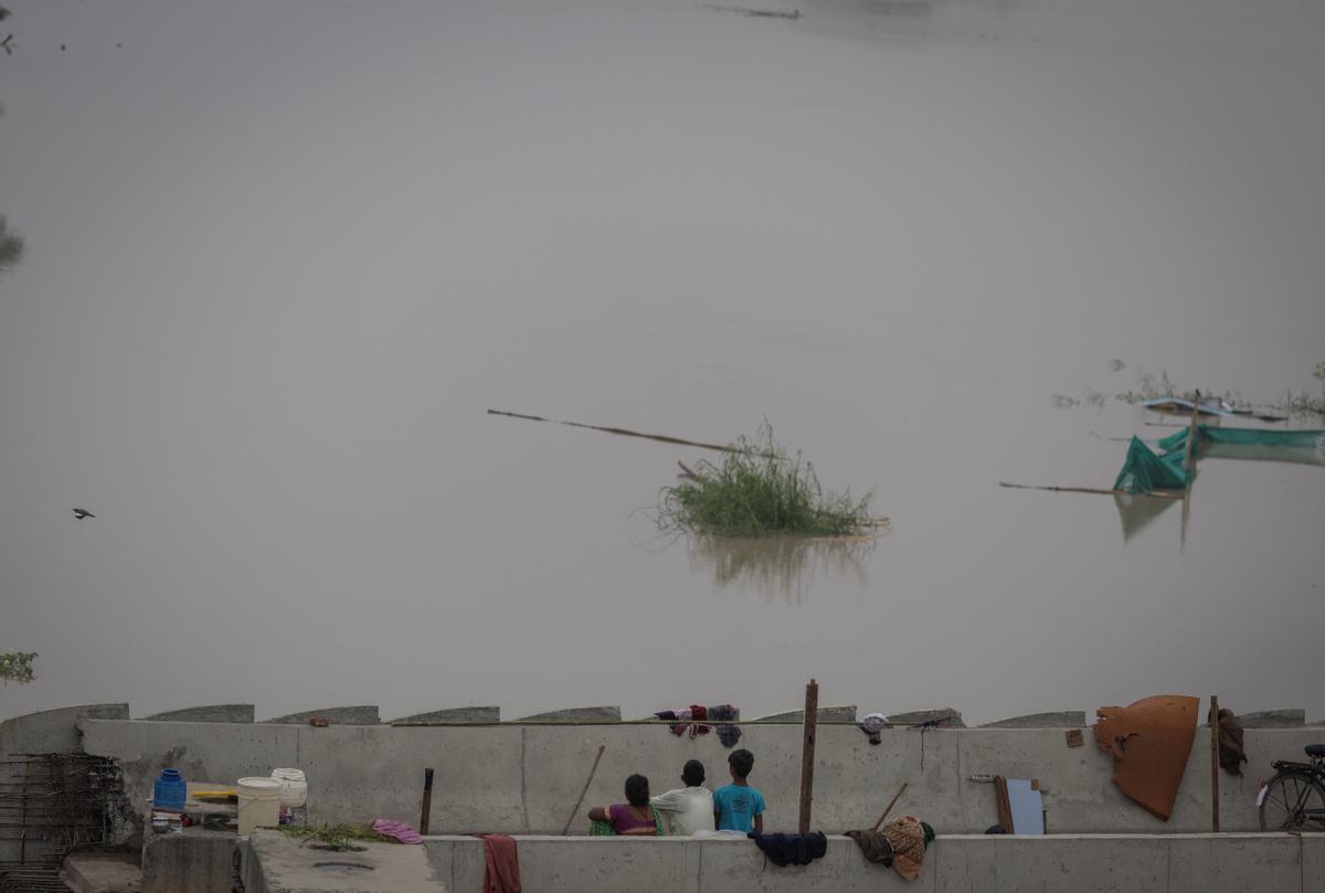 El aumento del nivel del agua del río Yamuna después de las lluvias monzónicas en Nueva Delhi.