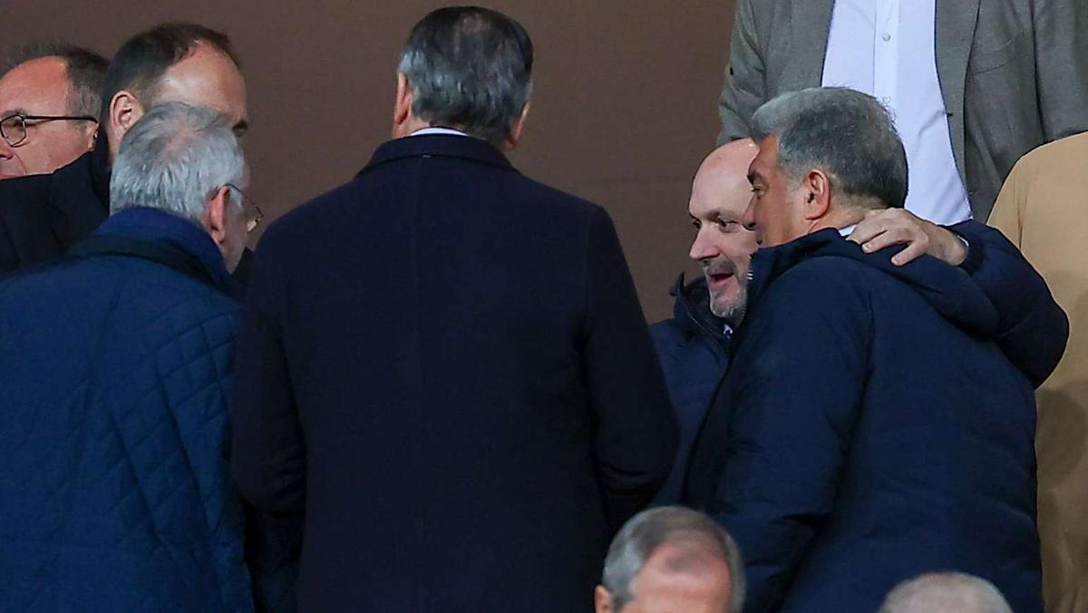 Louzán y Laporta, en el palco de Montjuïc en el Barça - Atlético