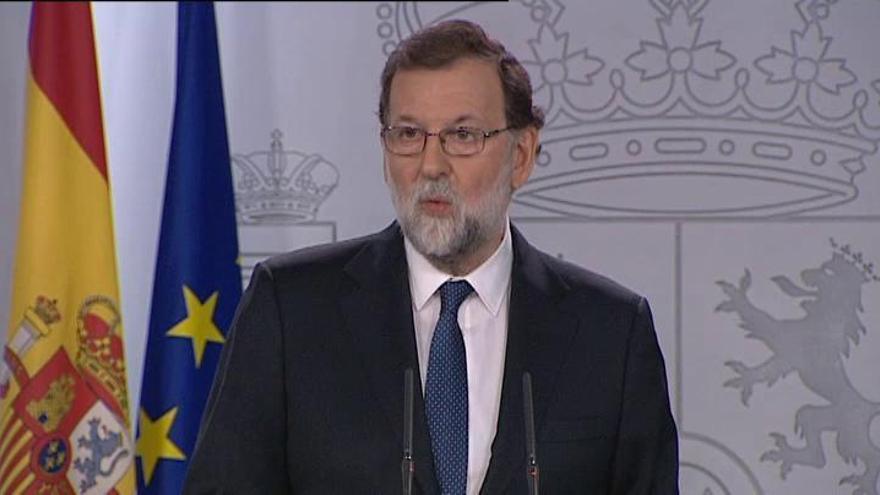 Rajoy anuncia el cese como president de Carles Puigdemont y de todo el Govern de Cataluña