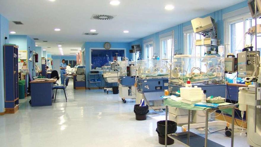 Una vista del servicio de neonatos del Complexo Hospitalario Universitario de Ourense. // FdV