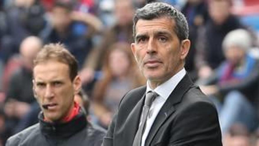 Muñiz, ayer en su último partido como entrenador del Levante UD en el Ciutat de València.