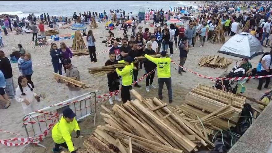 Los &#039;sanjuaneros&#039; recogen la madera para sus hogueras