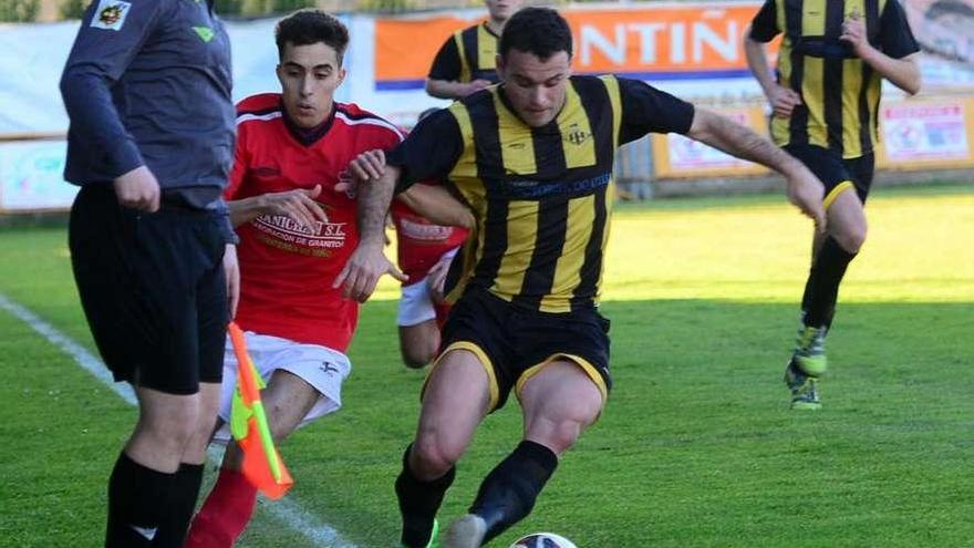 Los aurinegros se juegan el seguir enteros en la pelea por el ascenso. // Iñaki Abella
