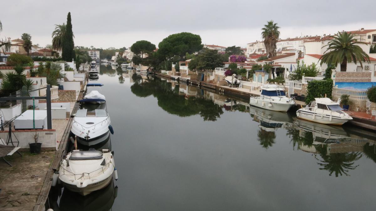 Pla general d&#039;un dels canals de la marina d&#039;Empuriabrava